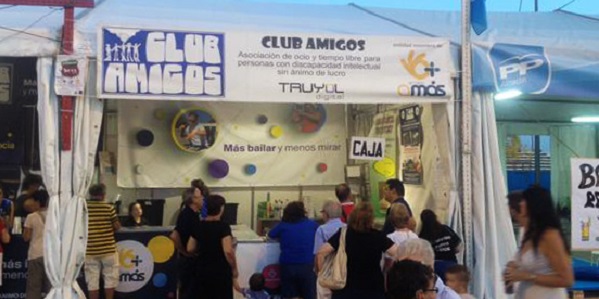 Chiringuito de Club Amigos en las fiestas de Alcorcón 2015. Foto: Fundación AMÁS.