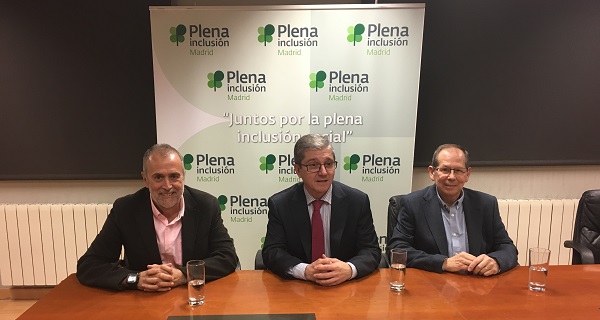 Carlos Pérez, Presidente de Fundación AMÁS, Mariano Casado, Presidente Plena Inclusión Madrid y Felipe Talavera, Presidente de ASPANDI. Foto: Fundación AMÁS.