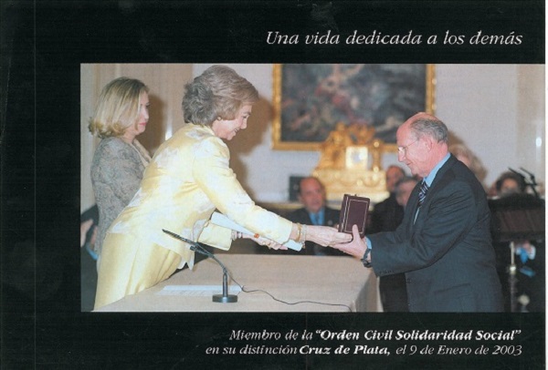 La Reina Doña Sofía entrega condecoración a Antonio García Gil, primer presidente de la Asociación Adfypse.