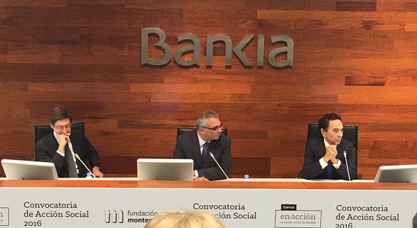 De izquierda a derecha: José Ignacio Goirigolzarri, Presidente de Bankia, Carlos Izquierdo, Consejero de Políticas Sociales y Familia y Jesús Núñez, Presidente de la Fundación Montemadrid. Foto: Fundación AMÁS.