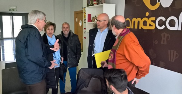 Los profesores , Schalok y Verdugo con representantes de Fundación AMÁS.