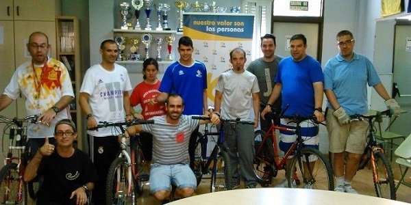Donación de "Bicis para la vida". Foto: Fundación AMÁS.
