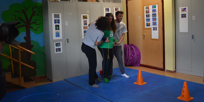 Actividad extra escolar de psicomotricidad en el Colegio Miguel de Unamuno. Foto: Fundación AMÁS.
