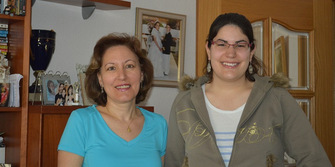 Rocío Martínez y su madre Beatriz Hernández, corredoras de la Carrera Solidaria. Foto: Fundación AMÁS.