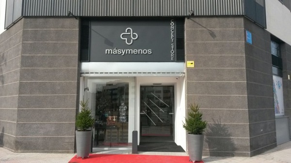 Exterior Concept Store Másymenos en Leganés. Foto: Fundación AMÁS.