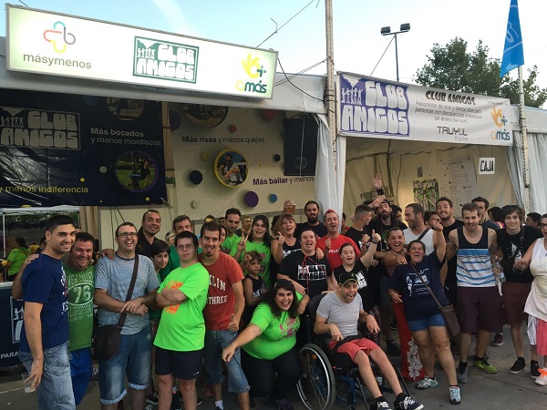 Chiringuito Solidario de Club Amigos en las fiestas de Alcorcón 2016. Foto: Fundación AMÁS.