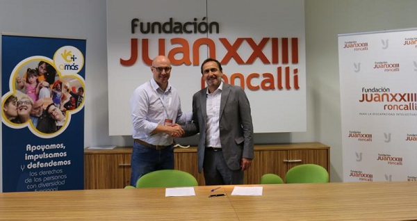 Firma del convenio entre Fundación AMÁS y Fundación Juan XXIII Roncalli.