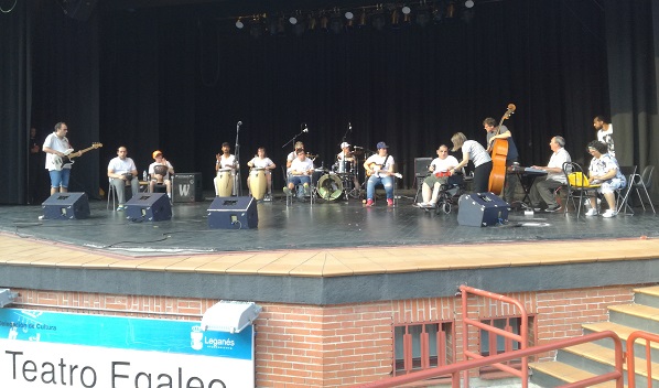 Actuación de "Probando Big Band". Foto: Fundación AMÁS.