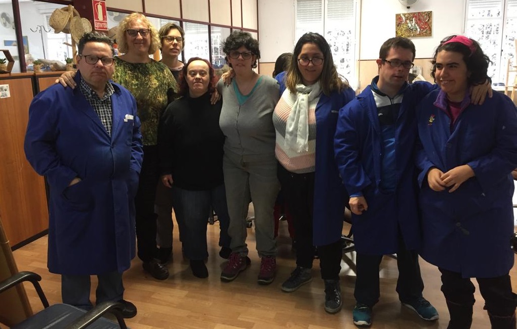 Grupo de artistas con discapacidad intelectual en "Spacio Pinos" de Fundación AMÁS. Foto: Fundación AMÁS